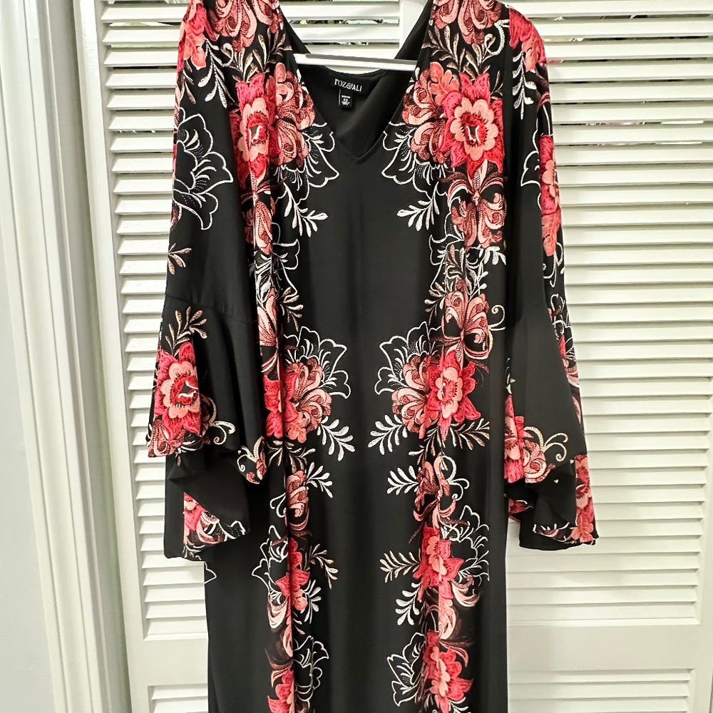 Beautiful Roz & Ali 22W Women’s Plus ruffle sleeve dress